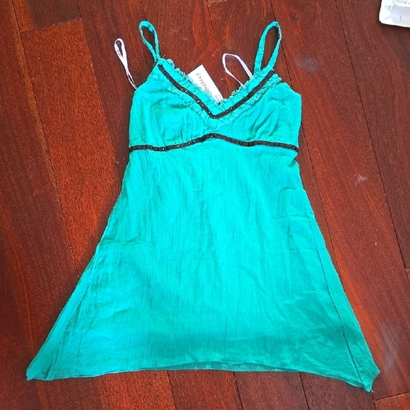 Striking-Green Mini Dress with Spaghetti Straps - Picture 1 of 5